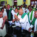 K’taka CM meets farmers in Bengaluru