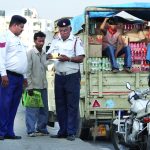 Traffic Police cutting challan at flyover. Photo by Shailendra Pandey/Tehelka.