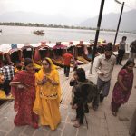 Riyaz Wani Tourists In Kashmir (8)