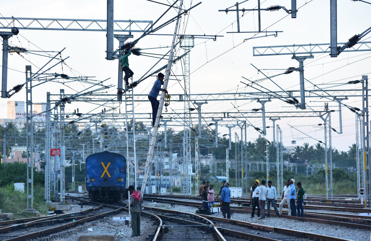 Rly to complete electrification of broad gauge routes this year! | Tehelka