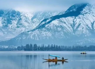 Pulwama shivers at -5.5°C as cold wave intensifies across Valley