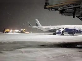 Heavy snowfall halts flights at Srinagar airport