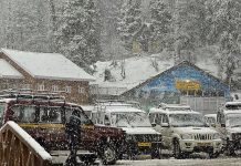 Key roads closed, traffic hit after snow, rain lash Kashmir